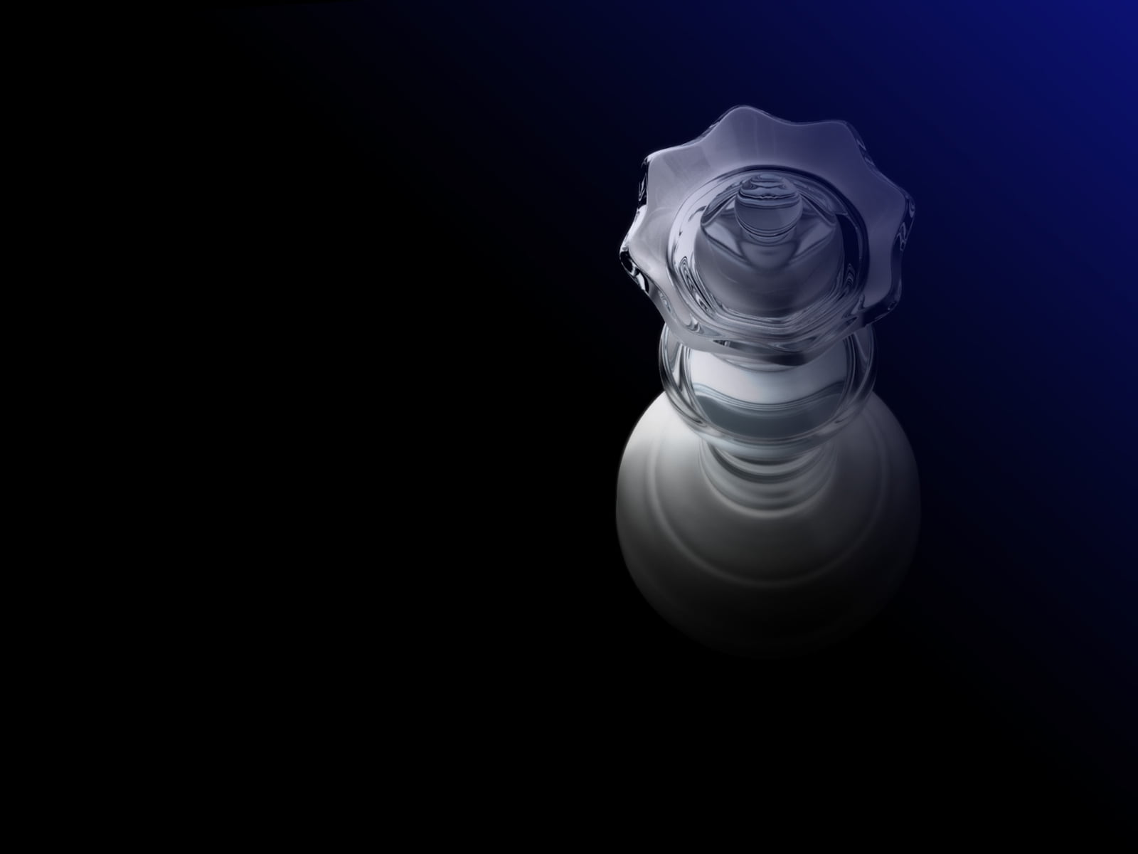 Peça de Rei de um jogo de xadrez, em um fundo escuro.